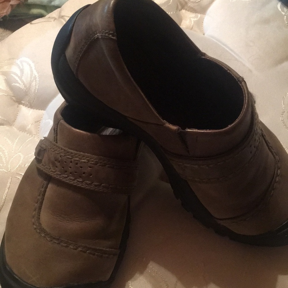 Leather shoes